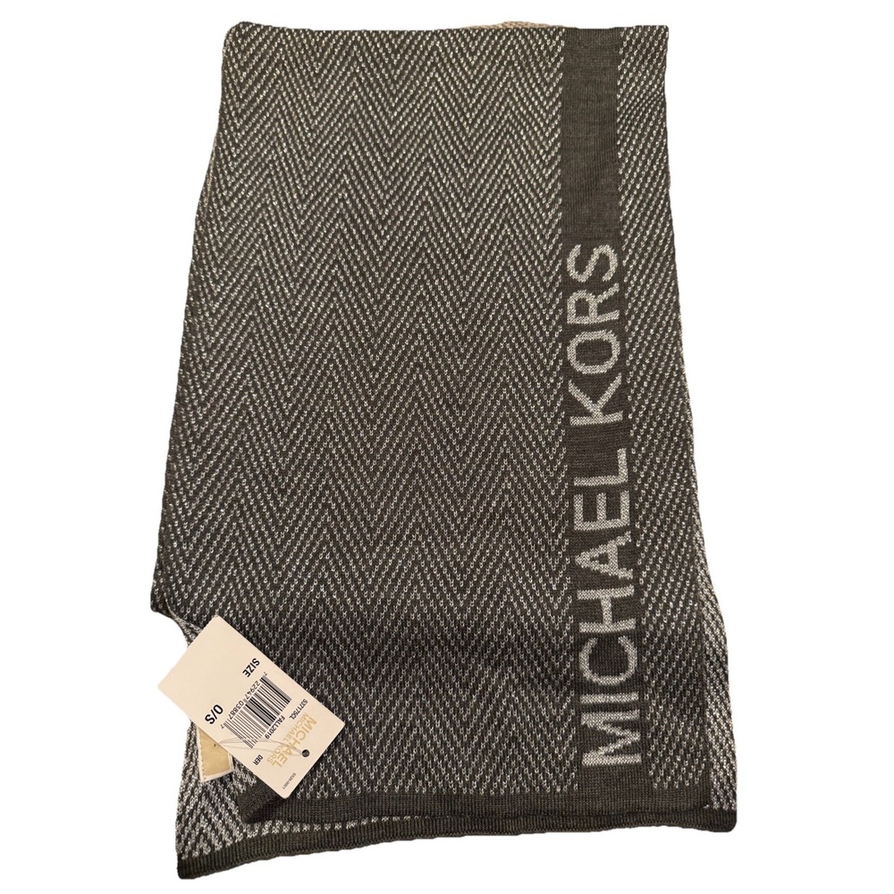 Michael Kors Vertical Logo Metallic Reversible‎ Scarf Derby Silver Black H21